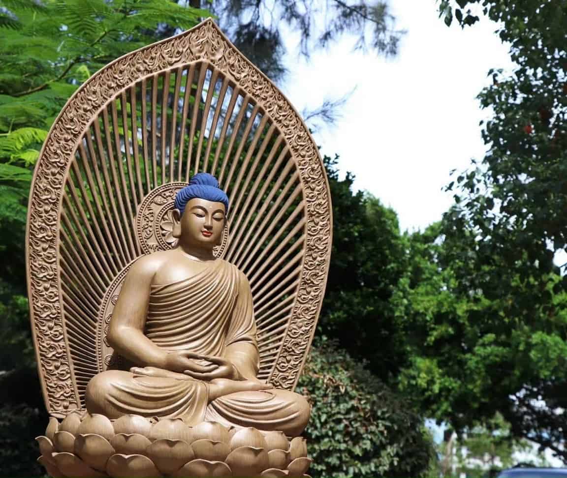 Tượng Phật Thích Ca Tọa Đài Sen Gỗ Trầm Dó Hải Nam