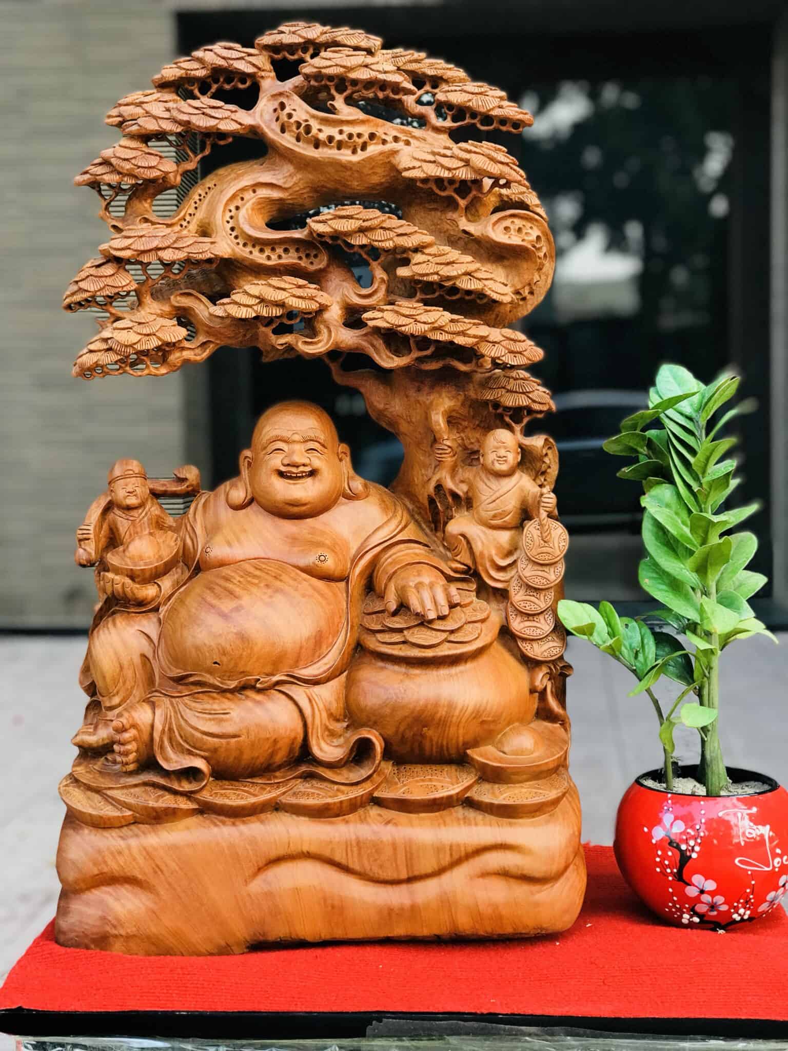 Tượng Di Lặc Ngồi Gốc Tùng Gỗ Hương Ta