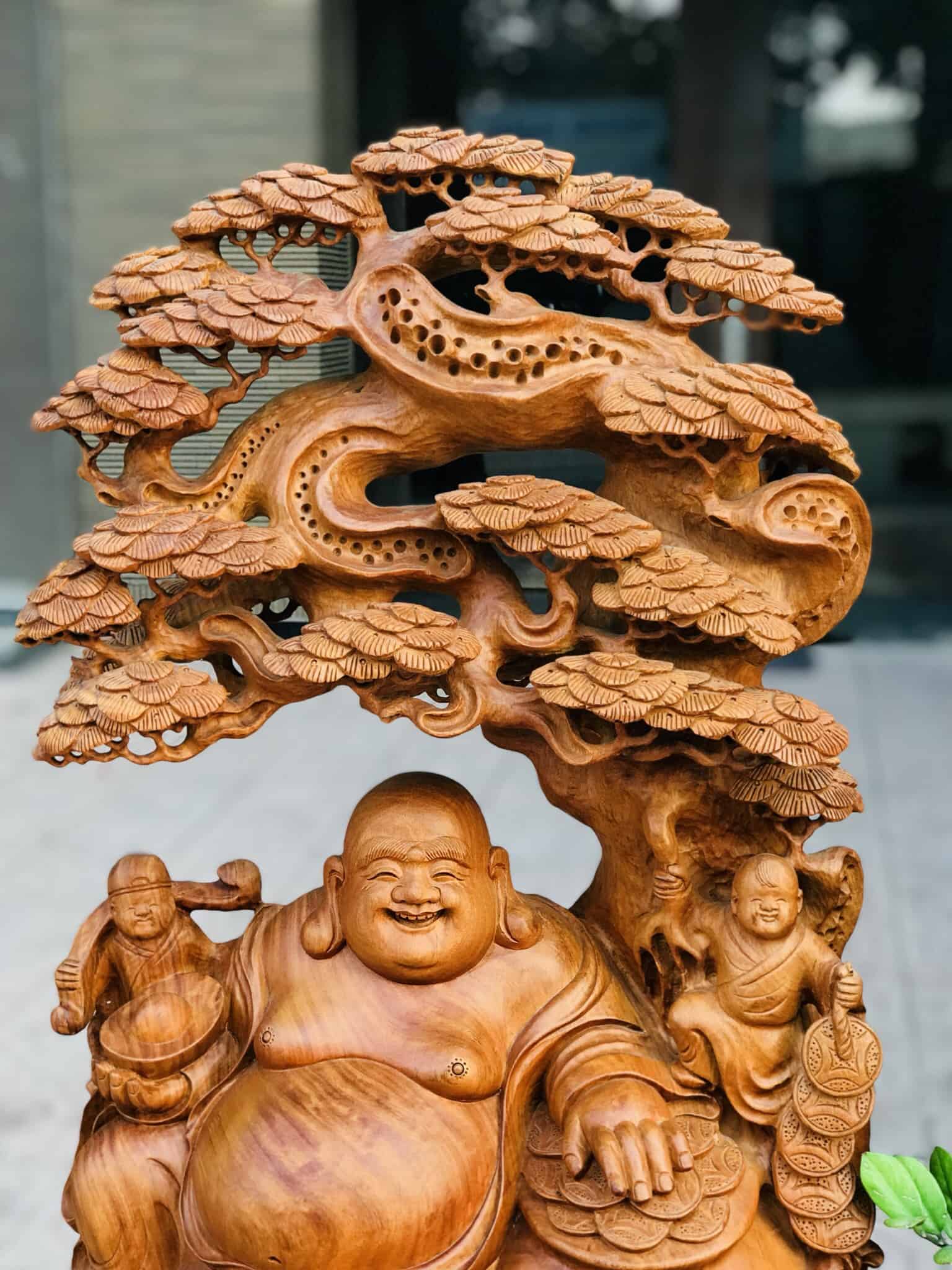 Tượng Di Lặc Ngồi Gốc Tùng Gỗ Hương Ta
