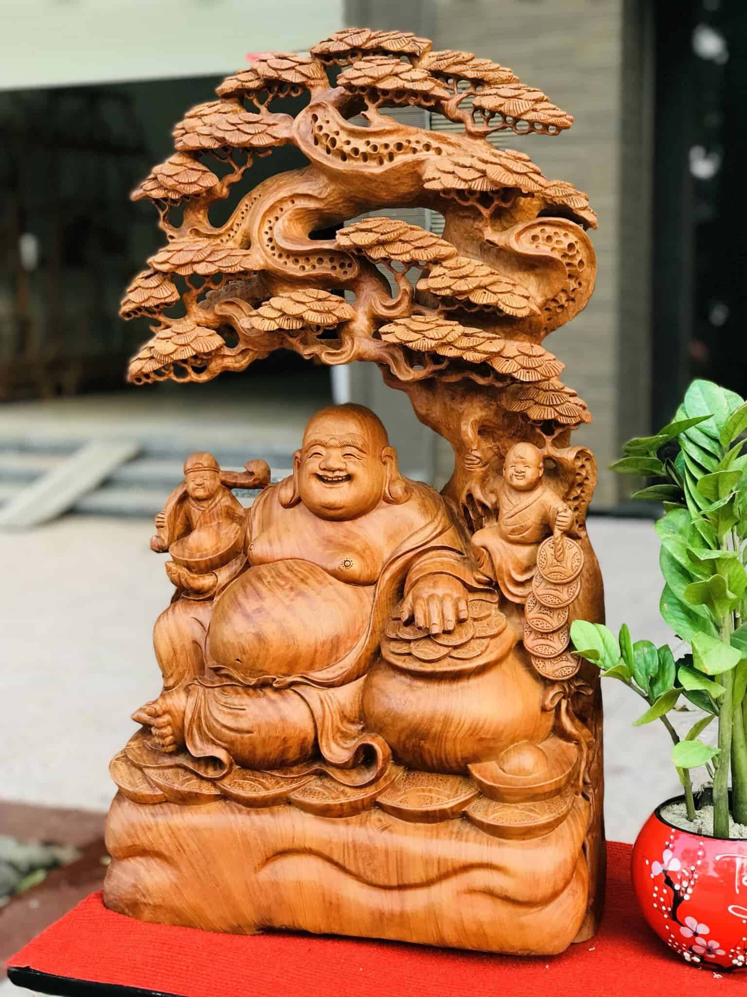 Tượng Di Lặc Ngồi Gốc Tùng Gỗ Hương Ta