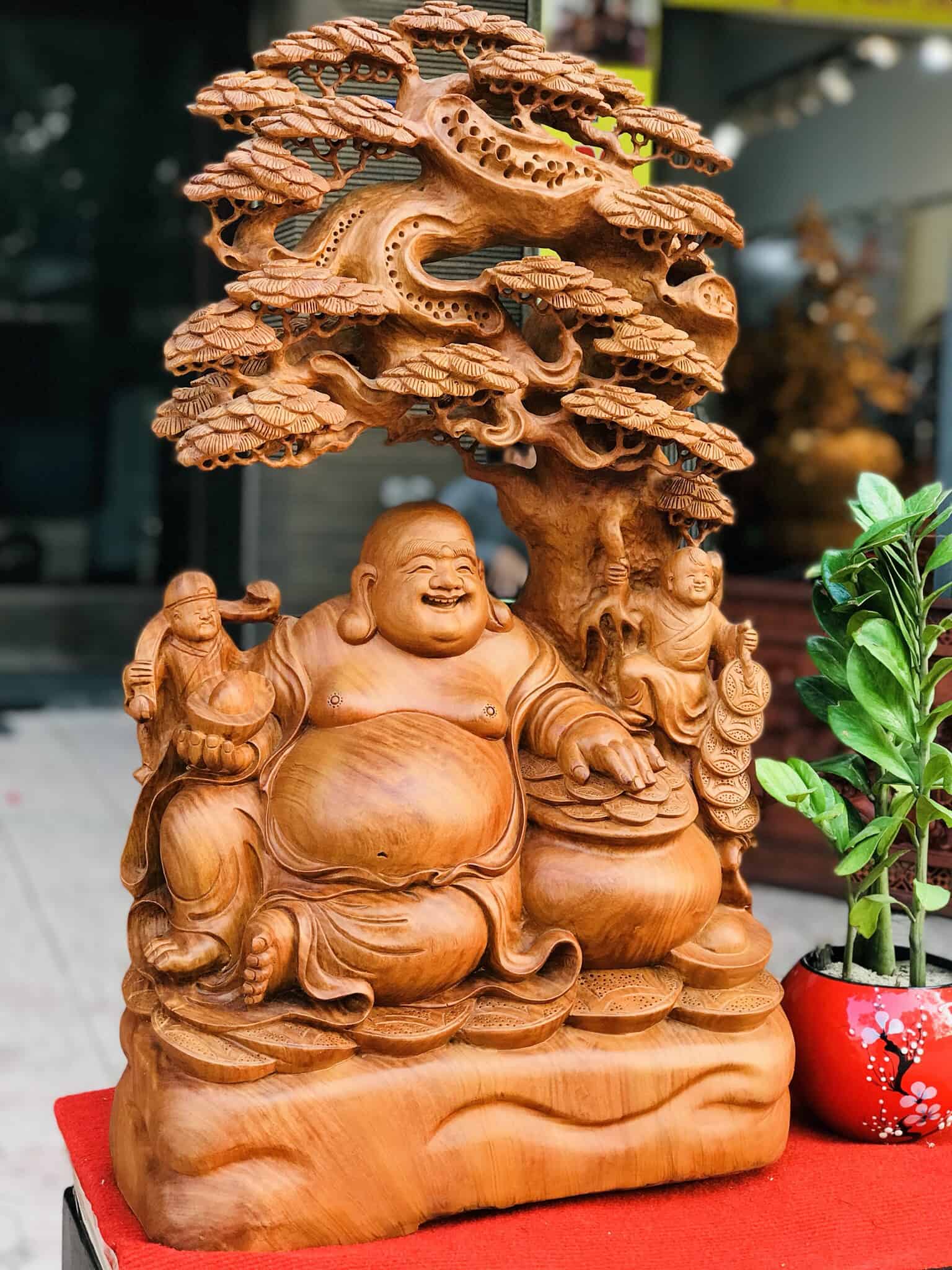 Tượng Di Lặc Ngồi Gốc Tùng Gỗ Hương Ta