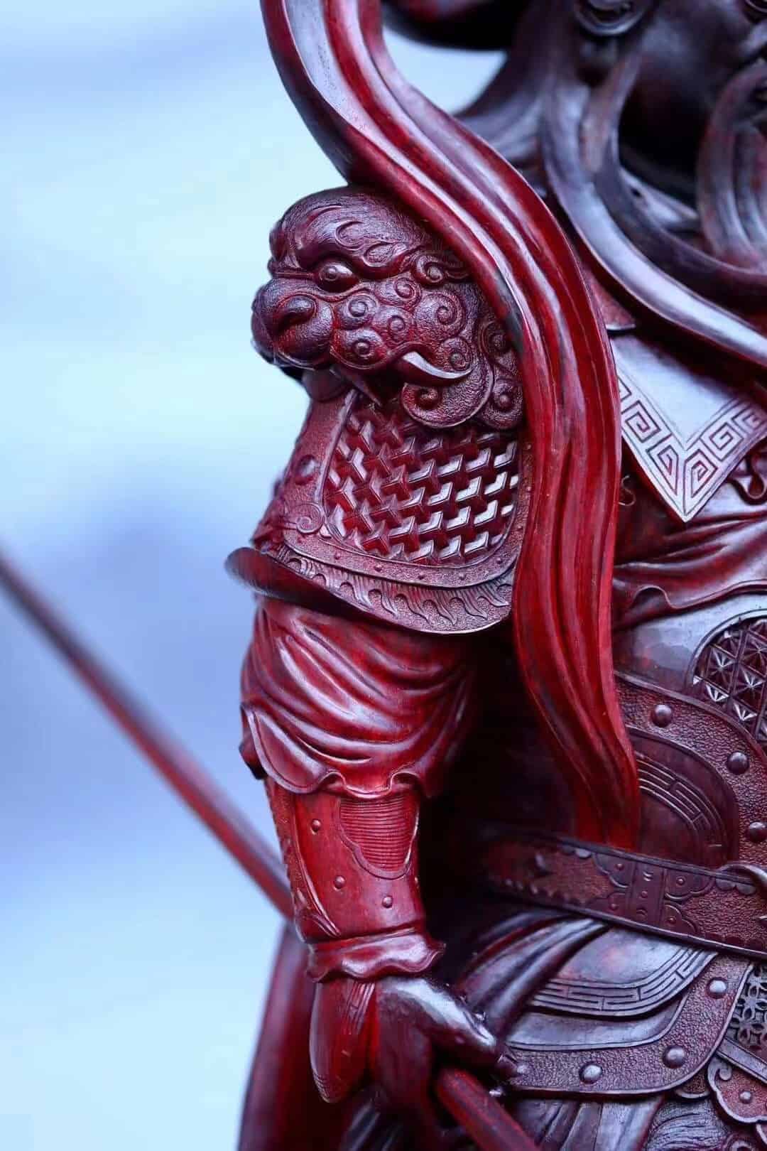 Tượng Quan Công Xách Đao Gỗ Tử Đàn Ấn Độ