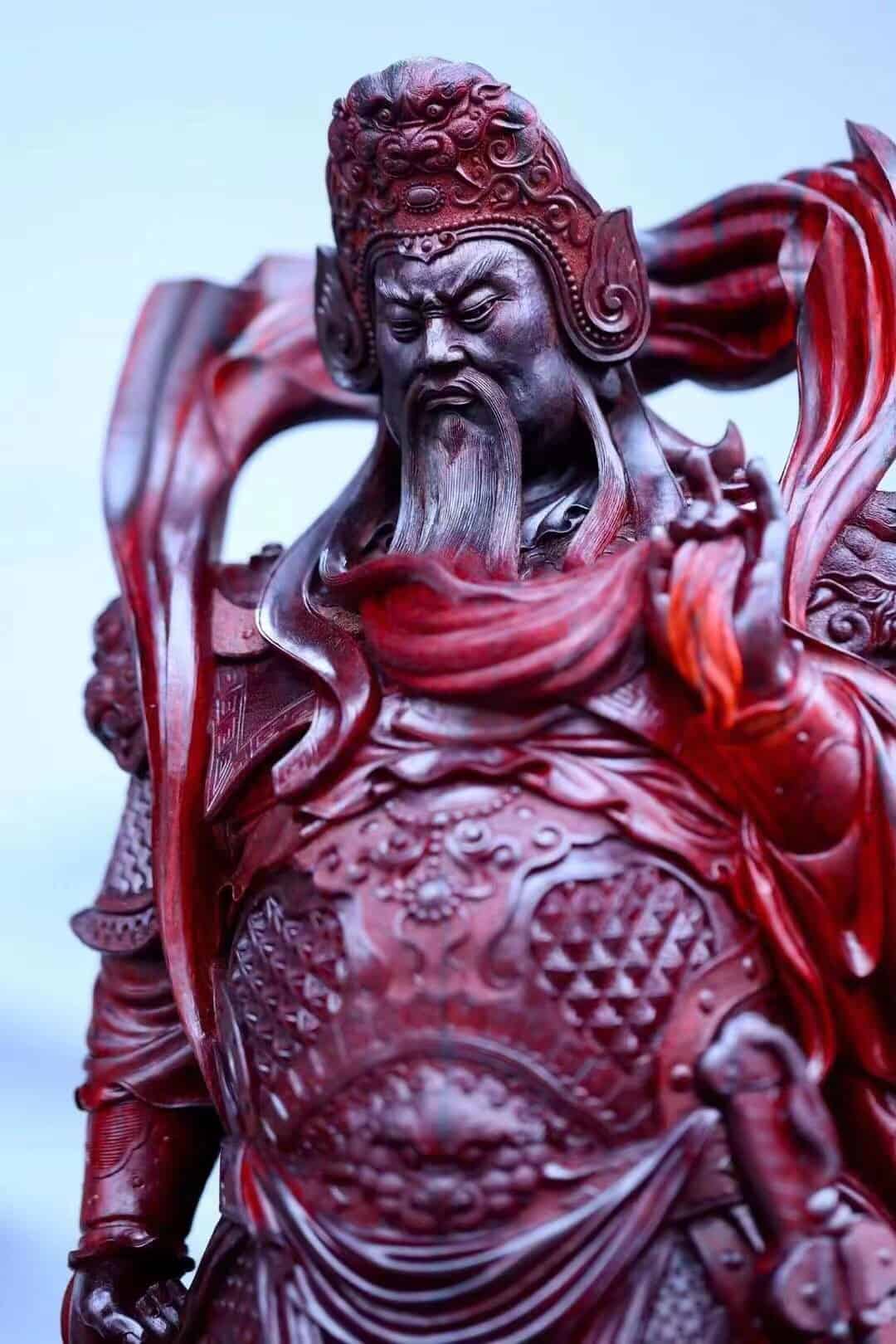Tượng Quan Công Xách Đao Gỗ Tử Đàn Ấn Độ
