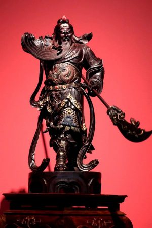 Tượng Quan Công Xách Đao Vuốt Râu Vương Mộc Tử Đàn Ấn Độ
