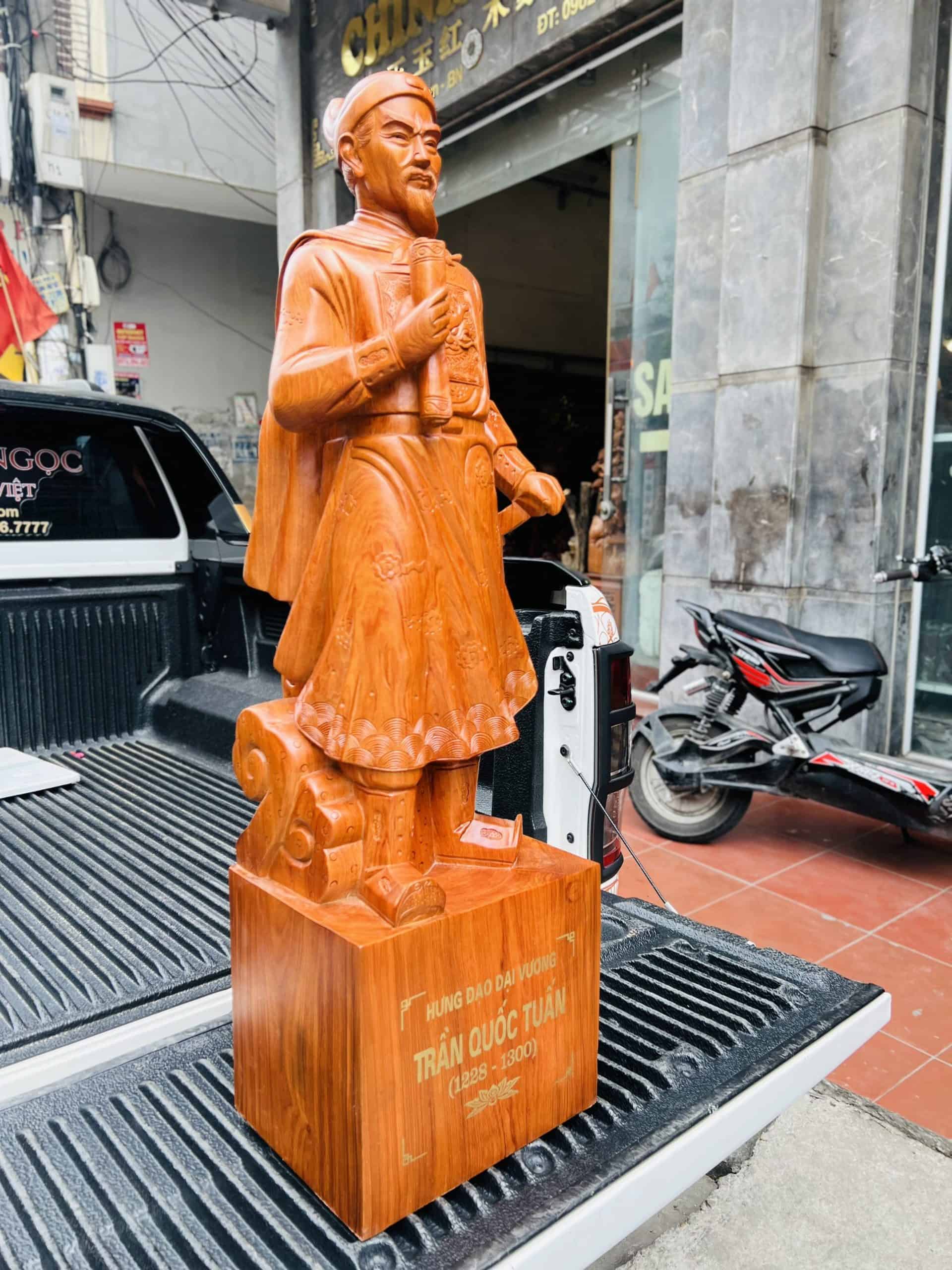 Tượng Hưng Đạo Vương Trần Quốc Tuấn - Trần Hưng Đạo Gỗ Hương Đá Cao 1m