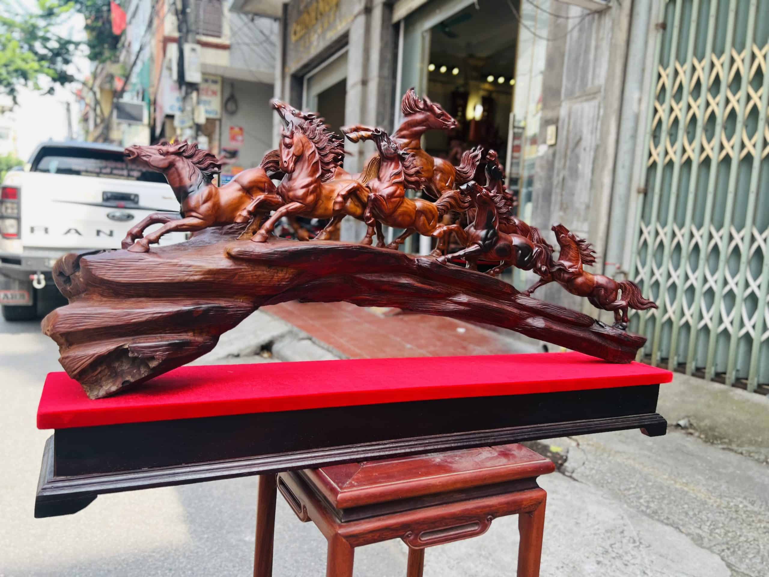 Tượng Bát Mã Truy Phong Gỗ Trắc Đỏ Đen