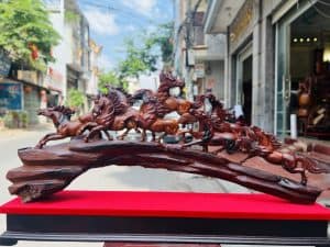 Tượng Bát Mã Truy Phong Gỗ Trắc Đỏ Đen