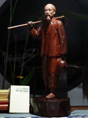 Tượng Bác Hồ Làm Vườn Gỗ Nu Trắc Cao 75